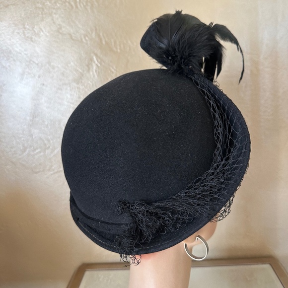 CAPTIVATING 1940s\' BLACK FELT HAT WITH ROOSTER FEATHERS + VEIL main image 8